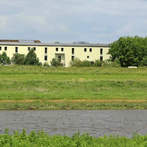 Ansicht-Hotel-Moritz-Blick-ueber-die-Elbe.jpg