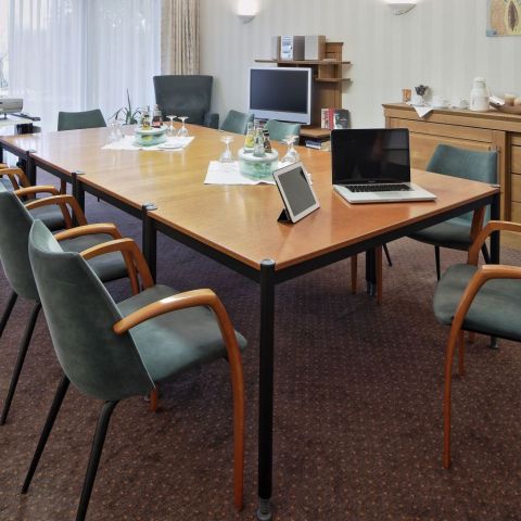 kleiner-tagungsraum-laptop-hotel-moritz-elbe.jpg