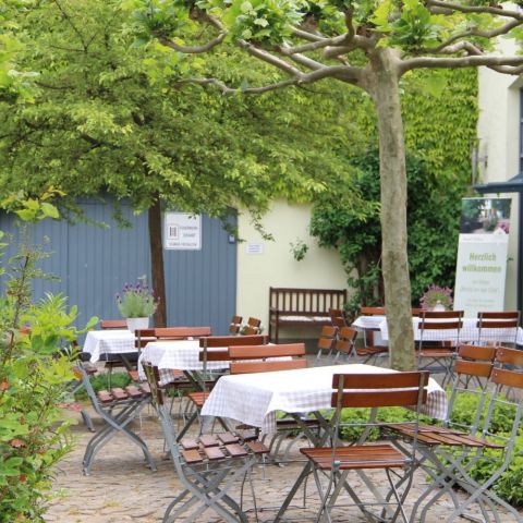 Innenhof-Biergarten-Landidyll.jpg