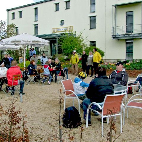 Anradelstart am Hotel Moritz, Elberadweg