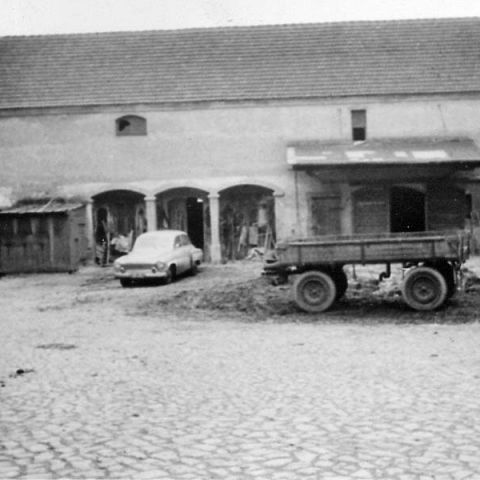 Hof-Pferdestall-um-1965.jpg