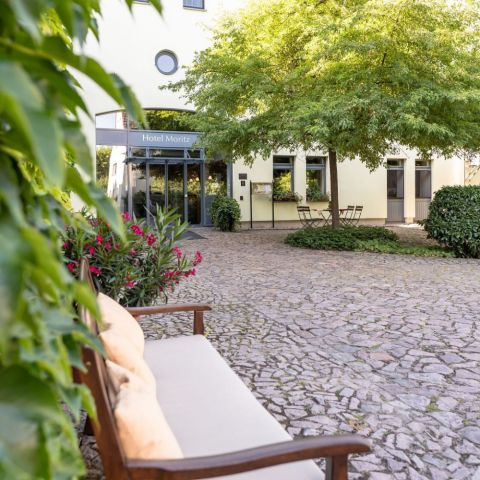 2022-07--Hof-Eingang-Hotel-Moritz_1.jpg