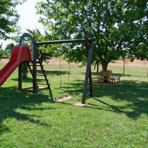 Hotelanlage-Spielplatz.jpg