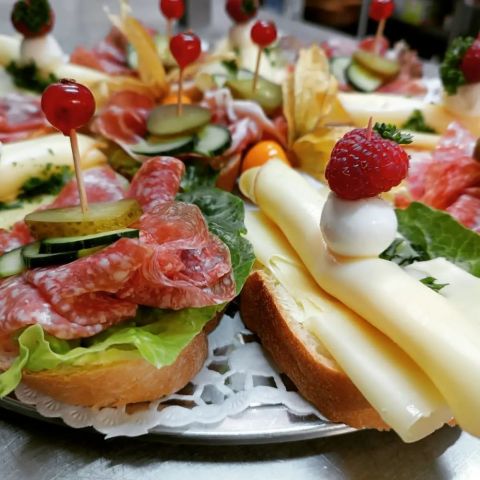 Canapes3-Hotel Moritz.jpg