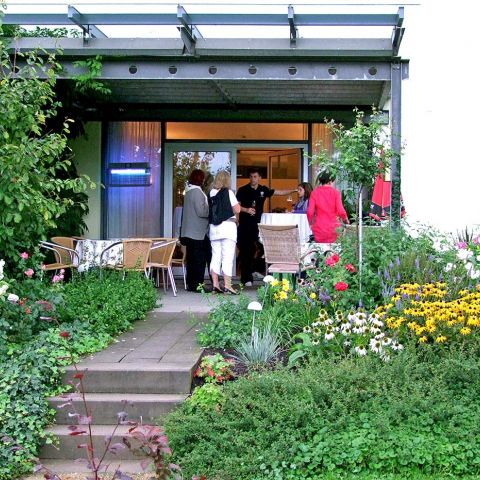 Die Terrassen am Hotel laden zum verweilen ein